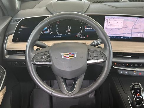 Used 2025 Cadillac XT4 Premium Luxury w/ Technology Package AWD/4WD image 17
