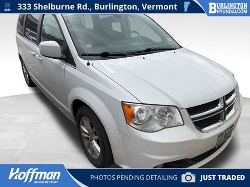 Used 2019 Dodge Grand Caravan SXT FWD image 1