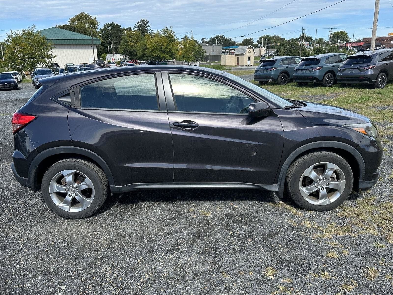 Used 2018 Honda HR-V LX image 9