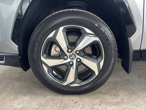 Used 2022 Toyota RAV4 SE w/ Weather & Moonroof Package image 41