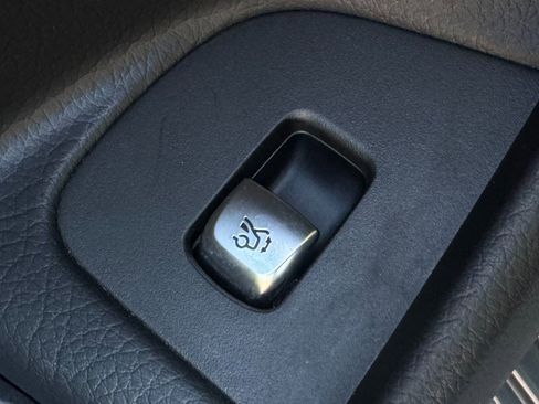 Used 2021 Mercedes-Benz E 350 4MATIC Sedan w/ Premium Package image 92