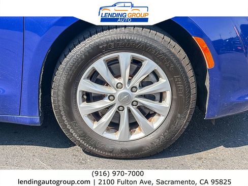 Used 2019 Chrysler Pacifica Touring Plus FWD image 9