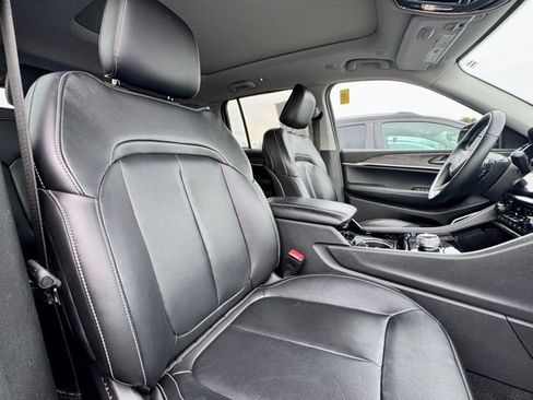 Used 2022 Jeep Grand Cherokee Limited image 13