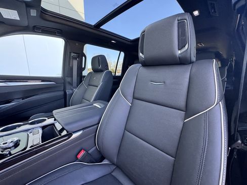 New 2026 Cadillac Escalade ESV Luxury w/ LPO, Radiant Package image 11