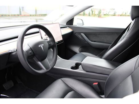 Used 2020 Tesla Model Y Long Range image 9