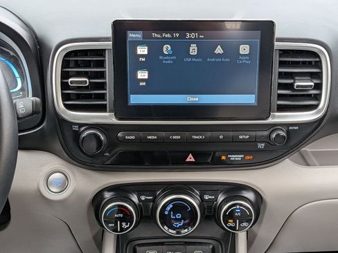 Used 2025 Hyundai Venue SEL FWD image 20