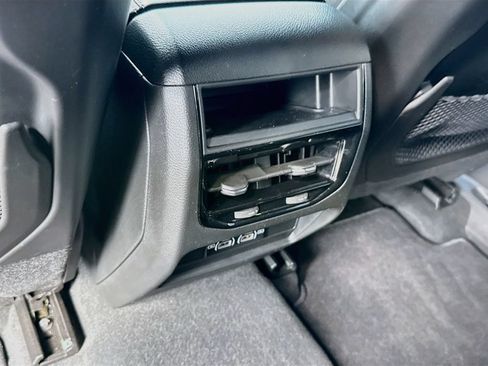 Used 2025 Jeep Grand Cherokee Laredo RWD image 28