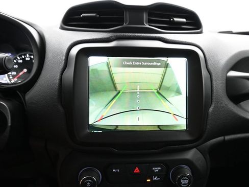 Used 2023 Jeep Renegade Latitude AWD/4WD image 17