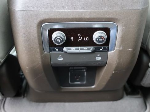 Used 2023 Chevrolet Tahoe Z71 w/ Luxury Package AWD/4WD image 28
