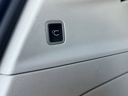 Used 2017 Chrysler Pacifica Touring-L image 18