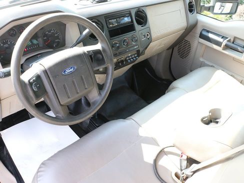 Used 2008 Ford F350 4x4 Regular Cab DRW Super Duty image 9
