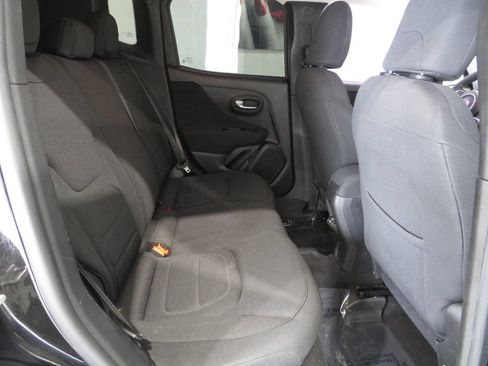 Used 2020 Jeep Renegade Latitude FWD image 12