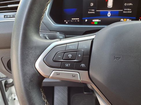 Used 2022 Volkswagen Tiguan SE w/ Panoramic Sunroof Package image 29