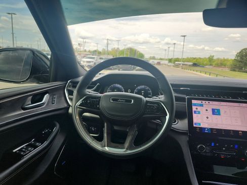 Used 2024 Jeep Grand Cherokee L Overland w/ Rear Seat Video Group I image 16