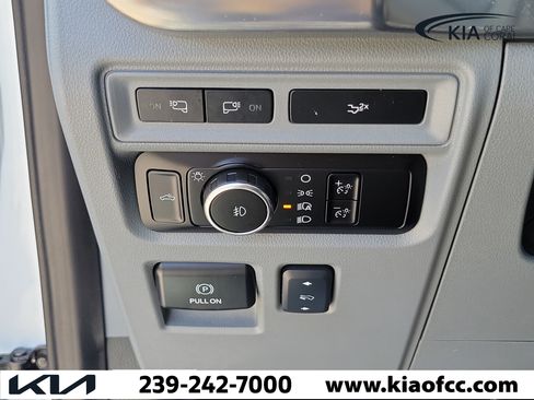 Used 2023 Ford F150 Lariat AWD/4WD image 24