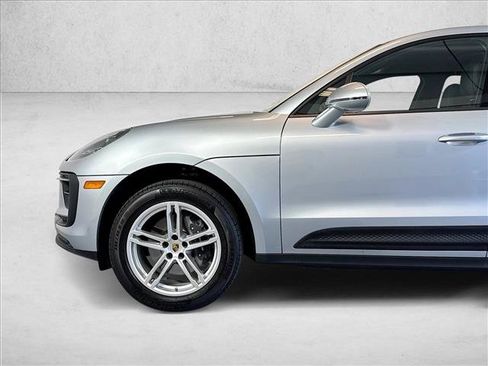 Certified 2026 Porsche Macan AWD/4WD image 25