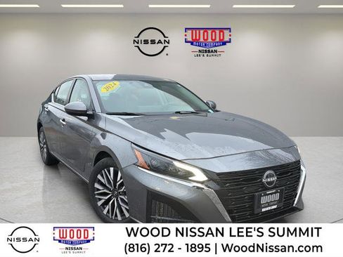Used 2024 Nissan Altima 2.5 SV w/ SV Premium Package image 1