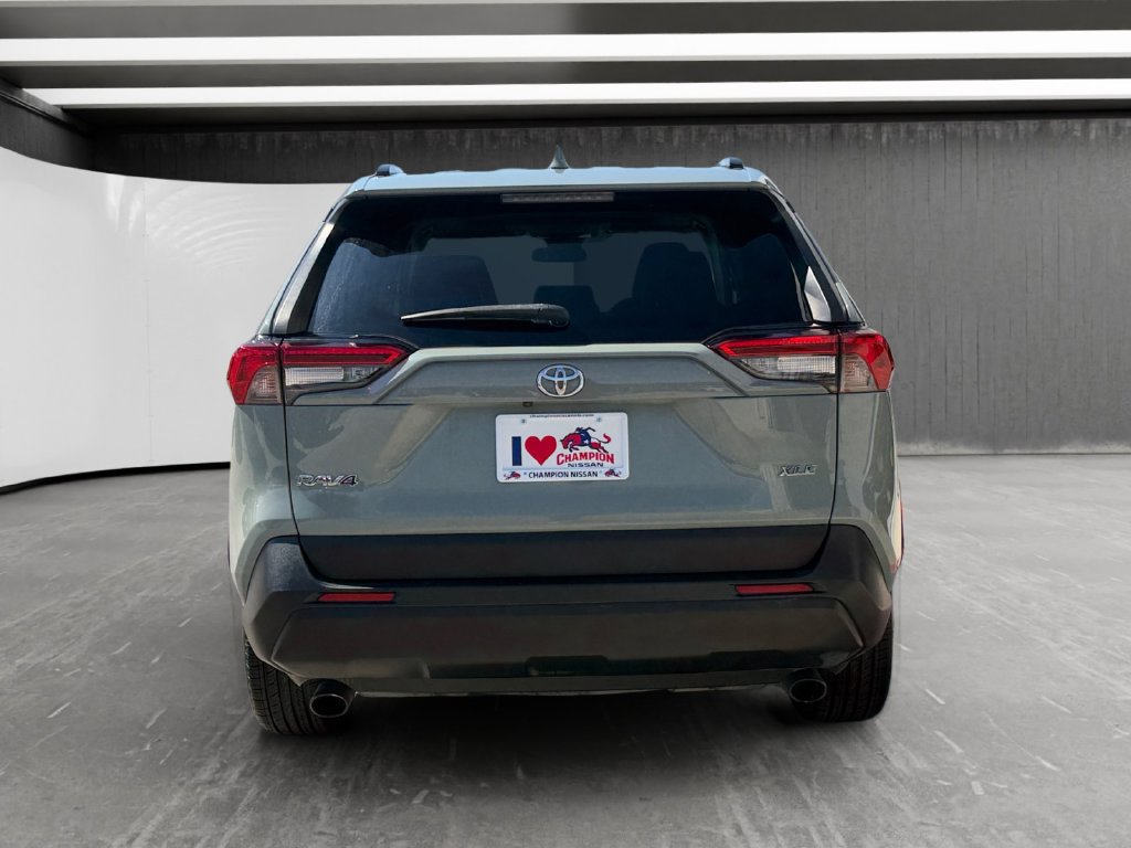 Used 2020 Toyota RAV4 XLE Premium FWD image 4