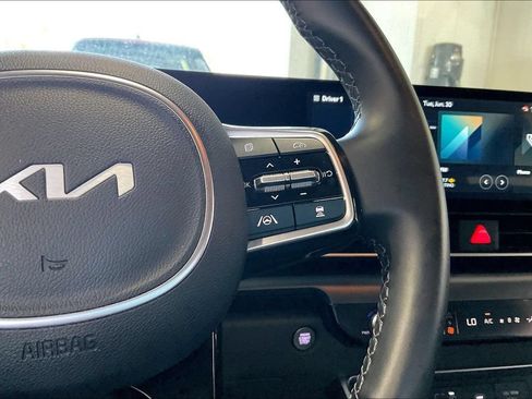 Used 2026 Kia Carnival FWD image 9