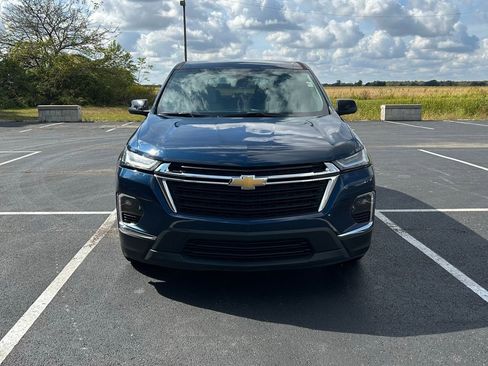 Used 2022 Chevrolet Traverse LS image 2