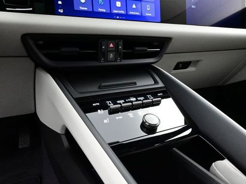 New 2026 Porsche Macan Electric image 11