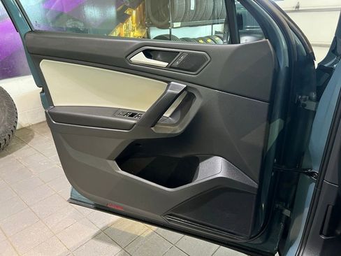 Used 2021 Volkswagen Tiguan SE w/ Panoramic Sunroof Package image 14