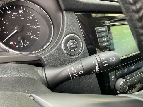 Used 2018 Nissan Rogue SL image 22