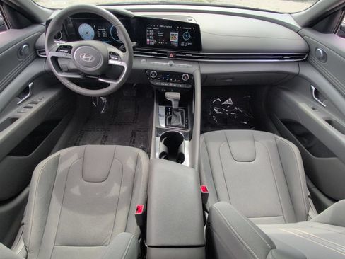 Used 2025 Hyundai Elantra SEL FWD image 26