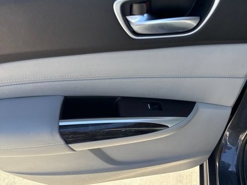 Used 2018 Acura TLX FWD image 21