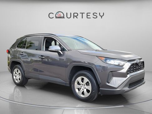 Used 2021 Toyota RAV4 LE image 7
