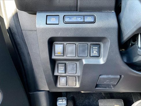 Used 2025 Nissan Frontier SV w/ SV Convenience Package image 32