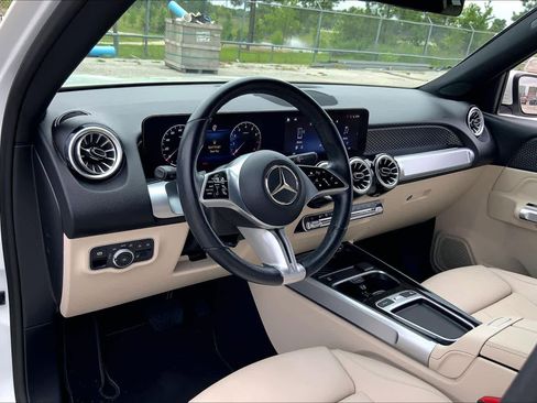 Used 2024 Mercedes-Benz GLB 250 image 17