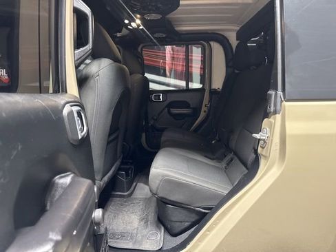 Used 2020 Jeep Gladiator Sport image 15
