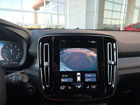 Used 2022 Volvo XC40 T5 R-Design w/ Protection Package Premier image 19