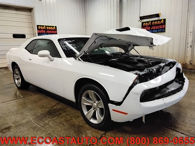 Used 2019 Dodge Challenger SXT RWD image 1