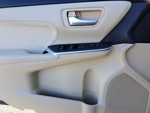 Used 2015 Toyota Camry XLE image 16
