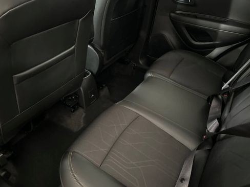 Used 2017 Chevrolet Trax LT w/ LT Convenience Package image 4