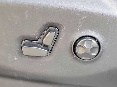 Used 2022 Chrysler Pacifica Touring-L image 18