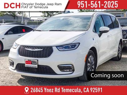 Used 2023 Chrysler Pacifica Touring-L