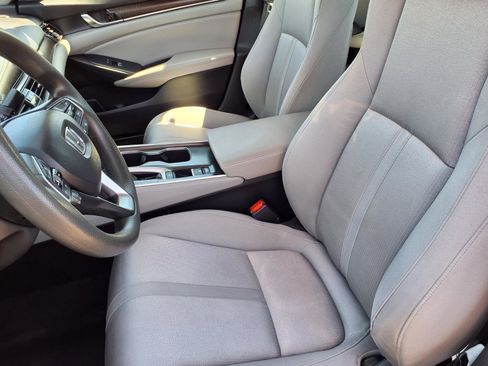 Used 2018 Honda Accord EX image 3