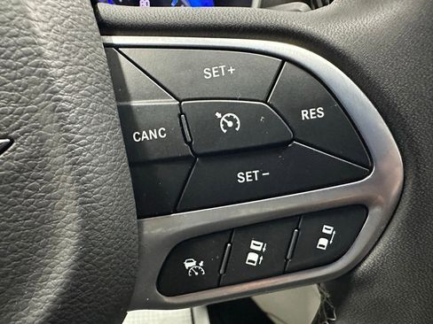 Used 2023 Chrysler Pacifica Touring-L image 20