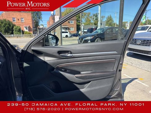 Used 2023 Nissan Altima 2.5 SR image 12