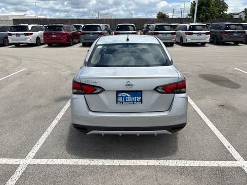 Used 2020 Nissan Versa S FWD image 4