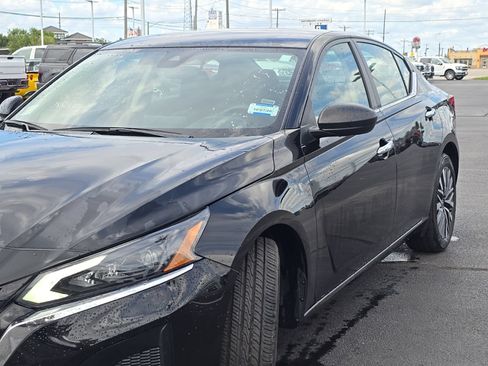Used 2025 Nissan Altima 2.5 SV AWD/4WD image 52