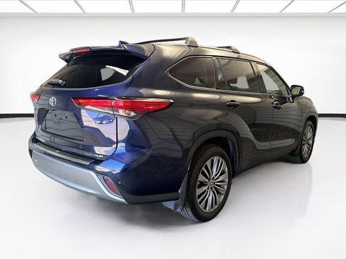 Used 2022 Toyota Highlander Platinum FWD image 4