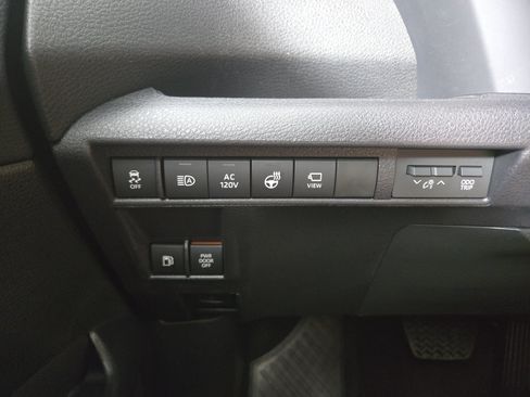 Used 2026 Toyota Sienna Platinum AWD/4WD image 31