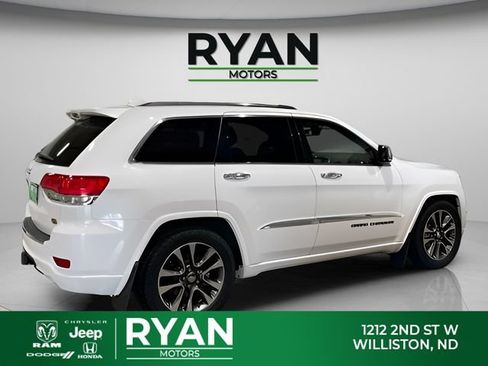 Used 2018 Jeep Grand Cherokee Overland AWD/4WD image 2