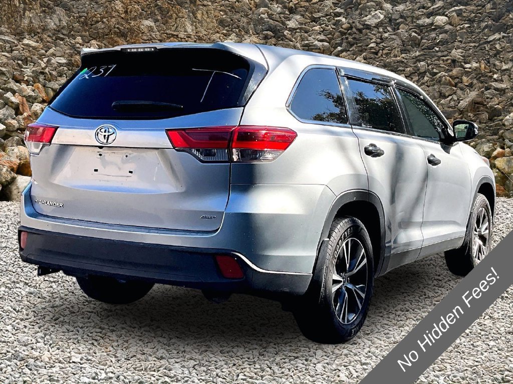 Used 2019 Toyota Highlander LE AWD/4WD image 2