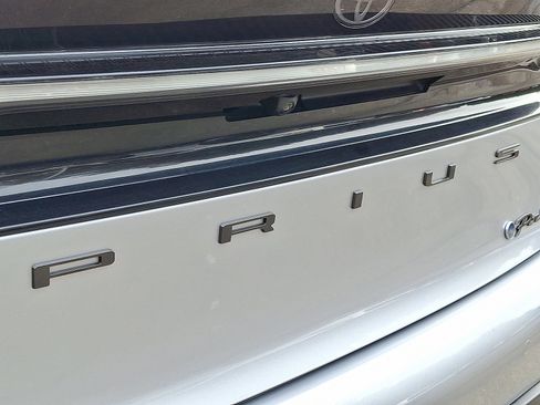 Used 2024 Toyota Prius Prime SE image 31