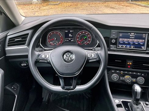 Used 2021 Volkswagen Jetta SE image 4